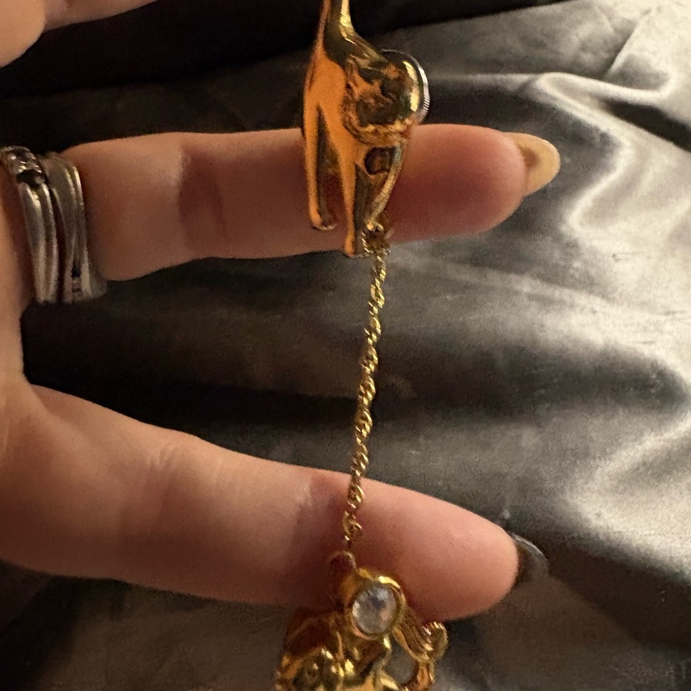 Vintage Avon Gold Cat Chain Brooch - Picture 2 of 4